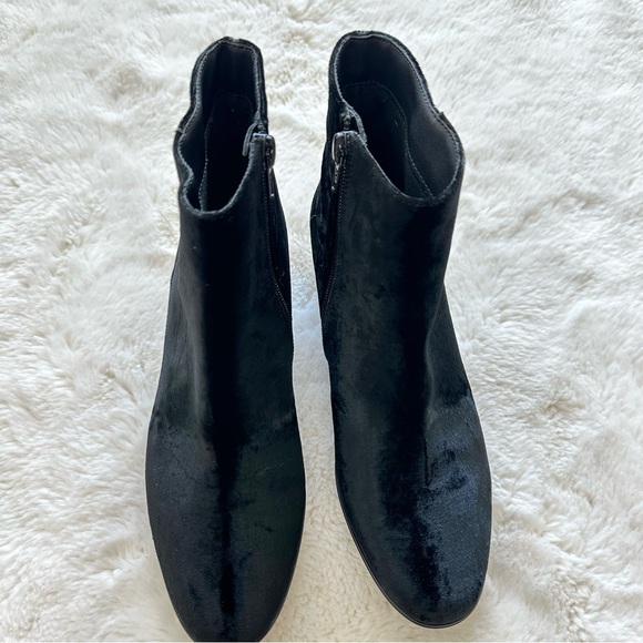 NEW!!! Neiman Marcus women boots size 6.5 US - Picture 2 of 5